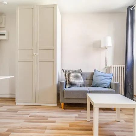 And Bright Close To Paris - - Welkeys Daire